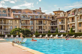 3 Bedroom Apt with Pool Views at Arcadia Complex